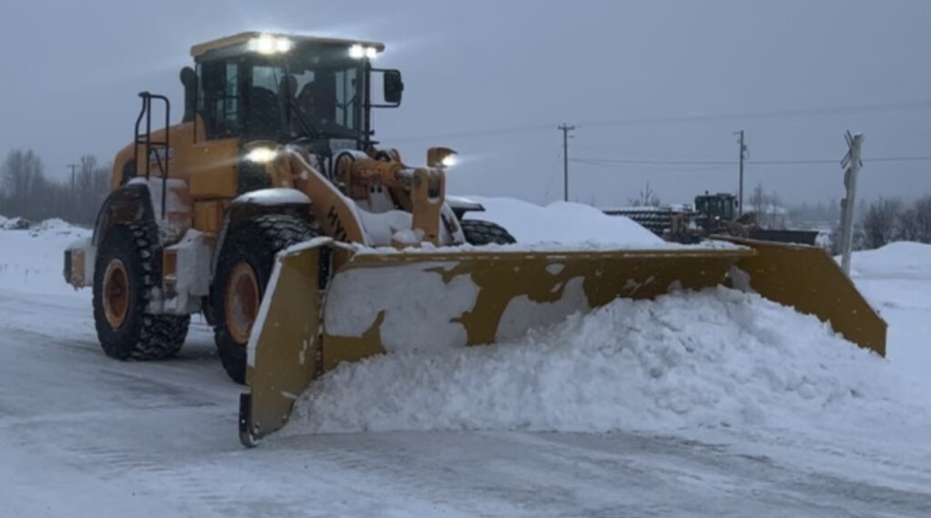 Snow clearing for large lots and industrial complexes